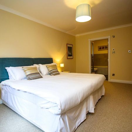 Turnberry Apartments Habitación foto